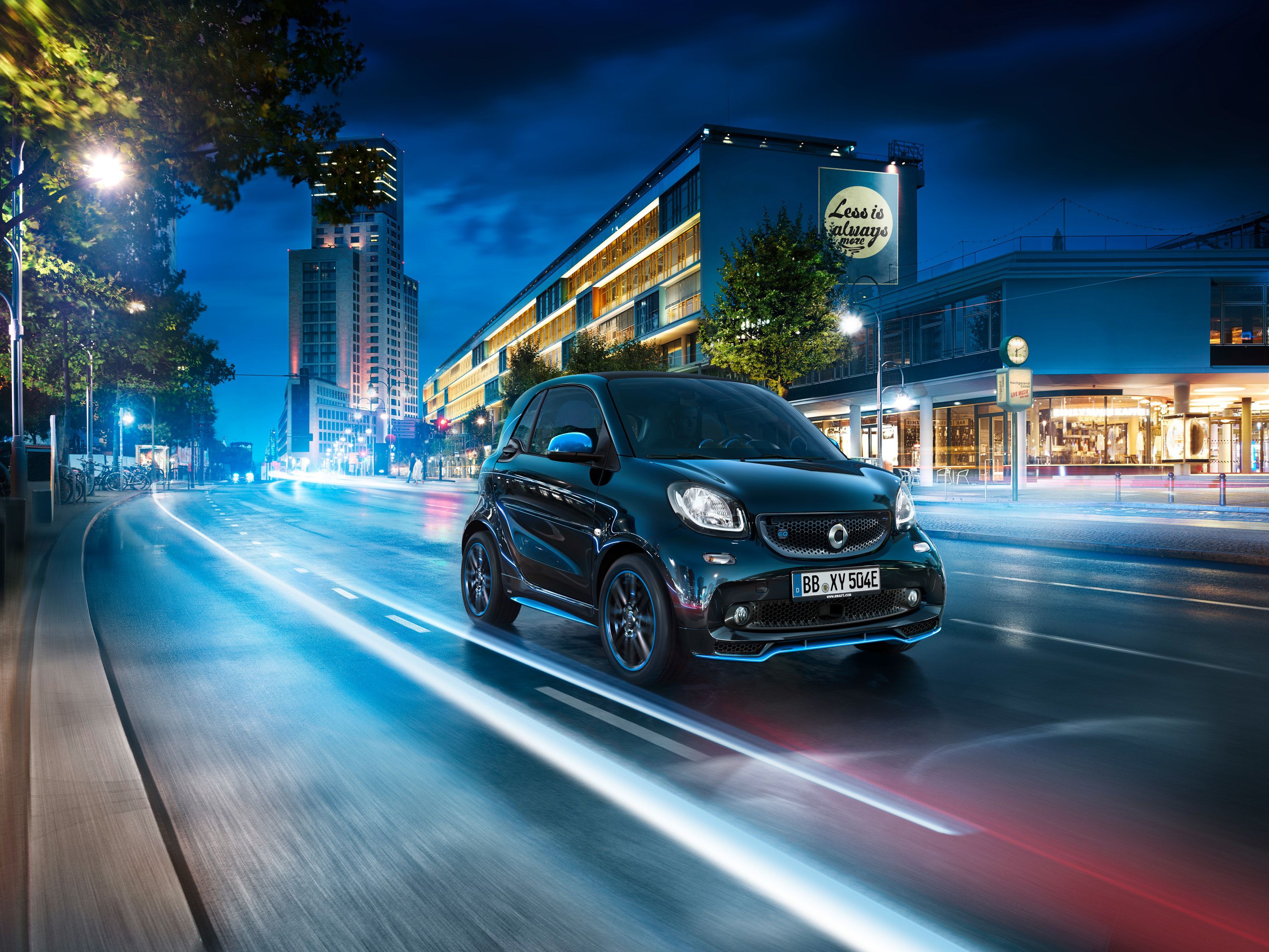 Smart fortwo car driving in the dark 